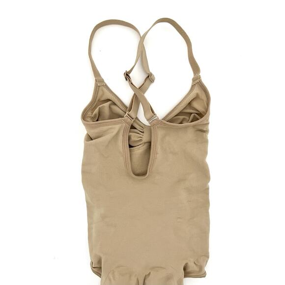 SKIMS Seamless Sculpt XXS Butt Lifting Brief Bodysuit Beige Snap Gusset NWOT - Picture 8 of 8